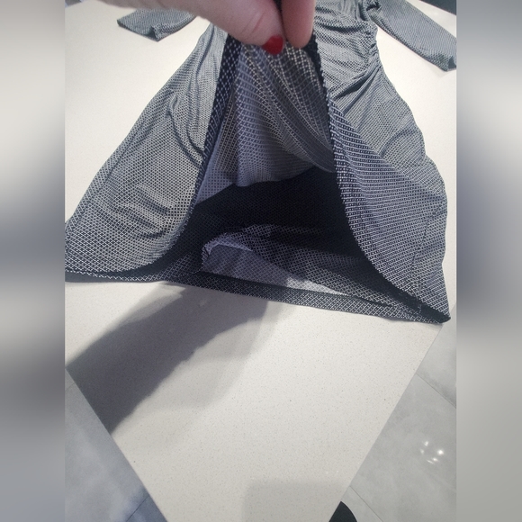 NWOT CONTEMPORAINE (SIMONS) Jolie robe cache-coeur à motifs légers - Picture 5 of 7